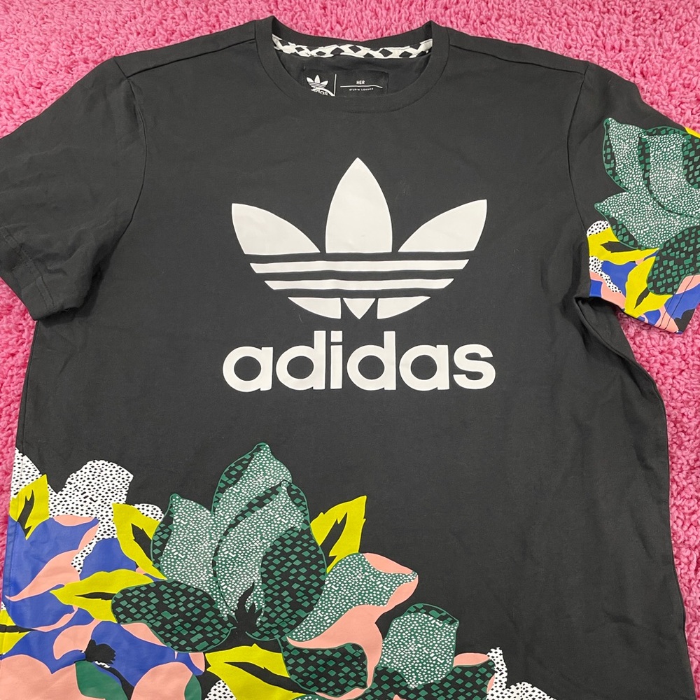 COPY - adidas originals Her Studio
London Loose Short Sleeve T-Shirt